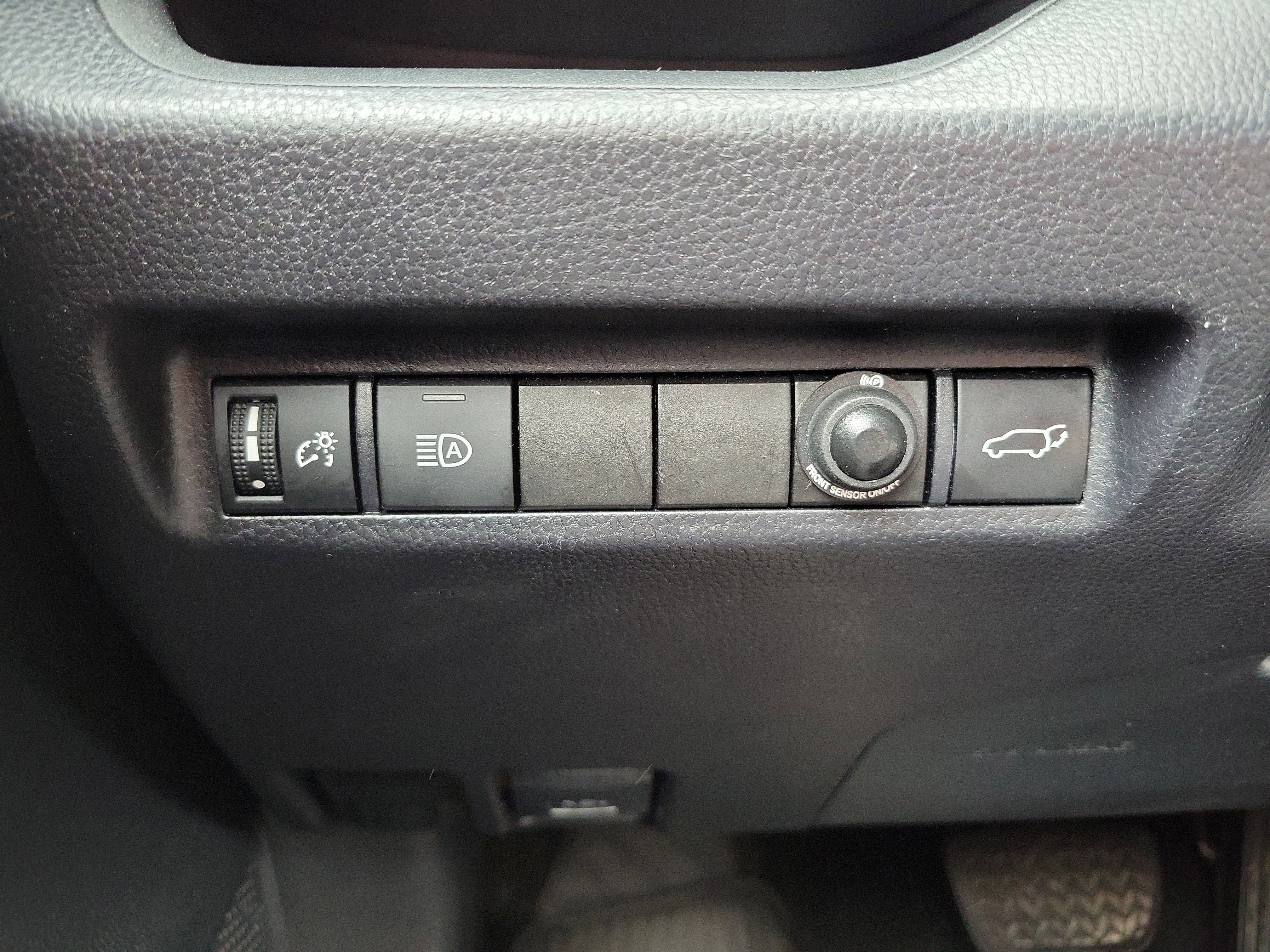 Used 2019 Toyota RAV4 XLE Premium image 26