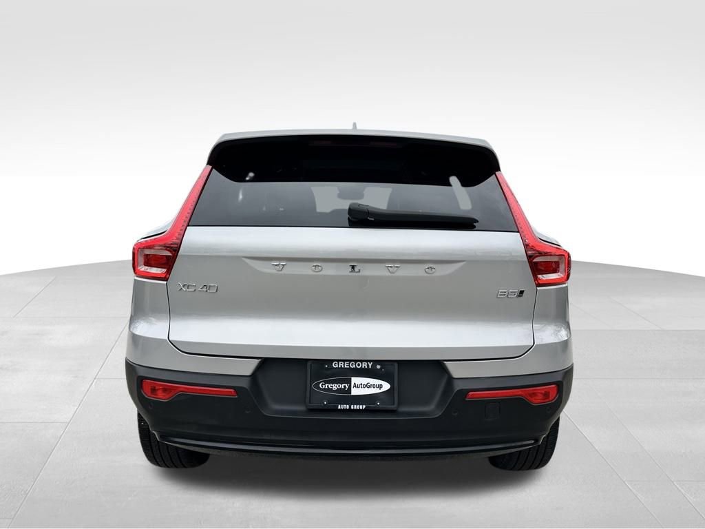 Used 2025 Volvo XC40 B5 Plus image 8