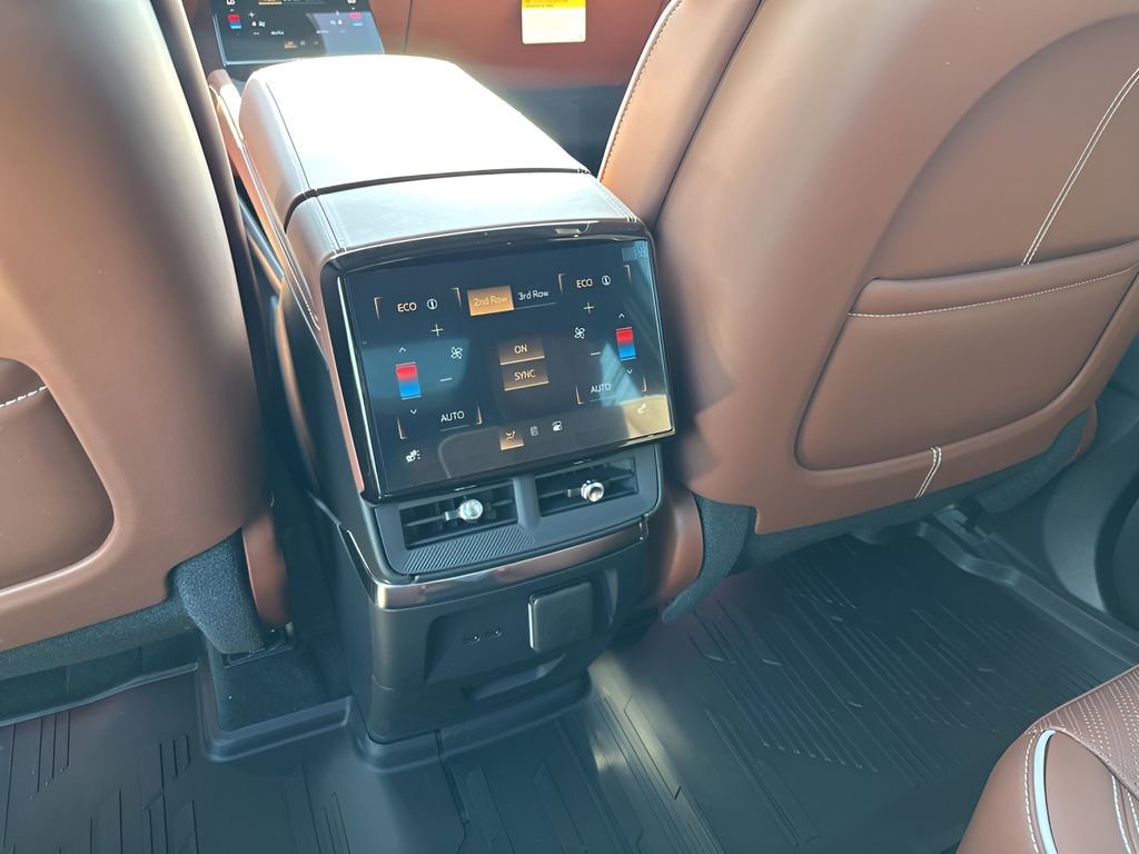 New 2026 Cadillac Vistiq Platinum w/ LPO, Floor Liner Package image 20