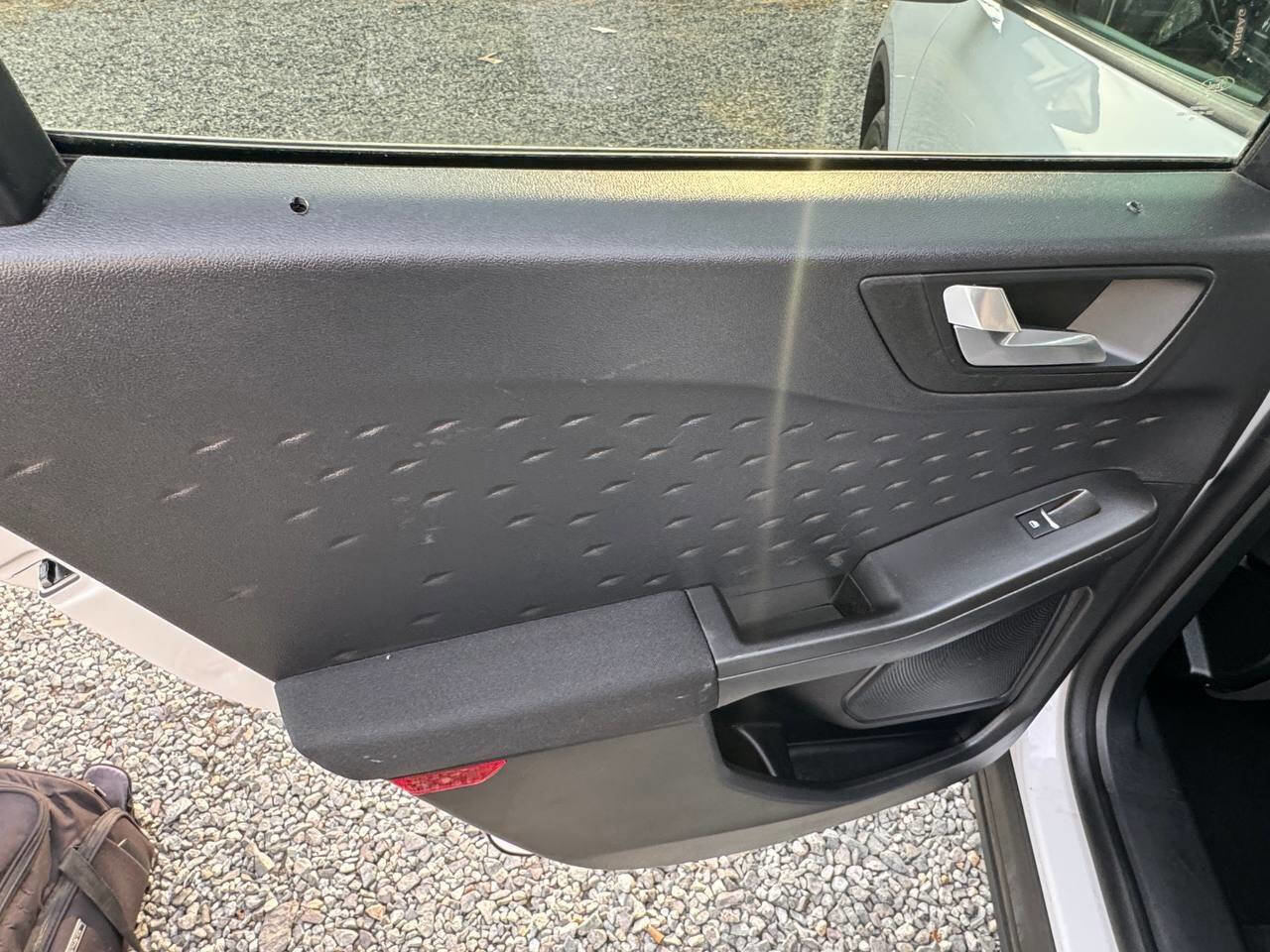 Used 2020 Ford Escape SE image 24