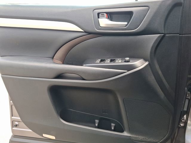Used 2018 Toyota Highlander XLE AWD/4WD image 23