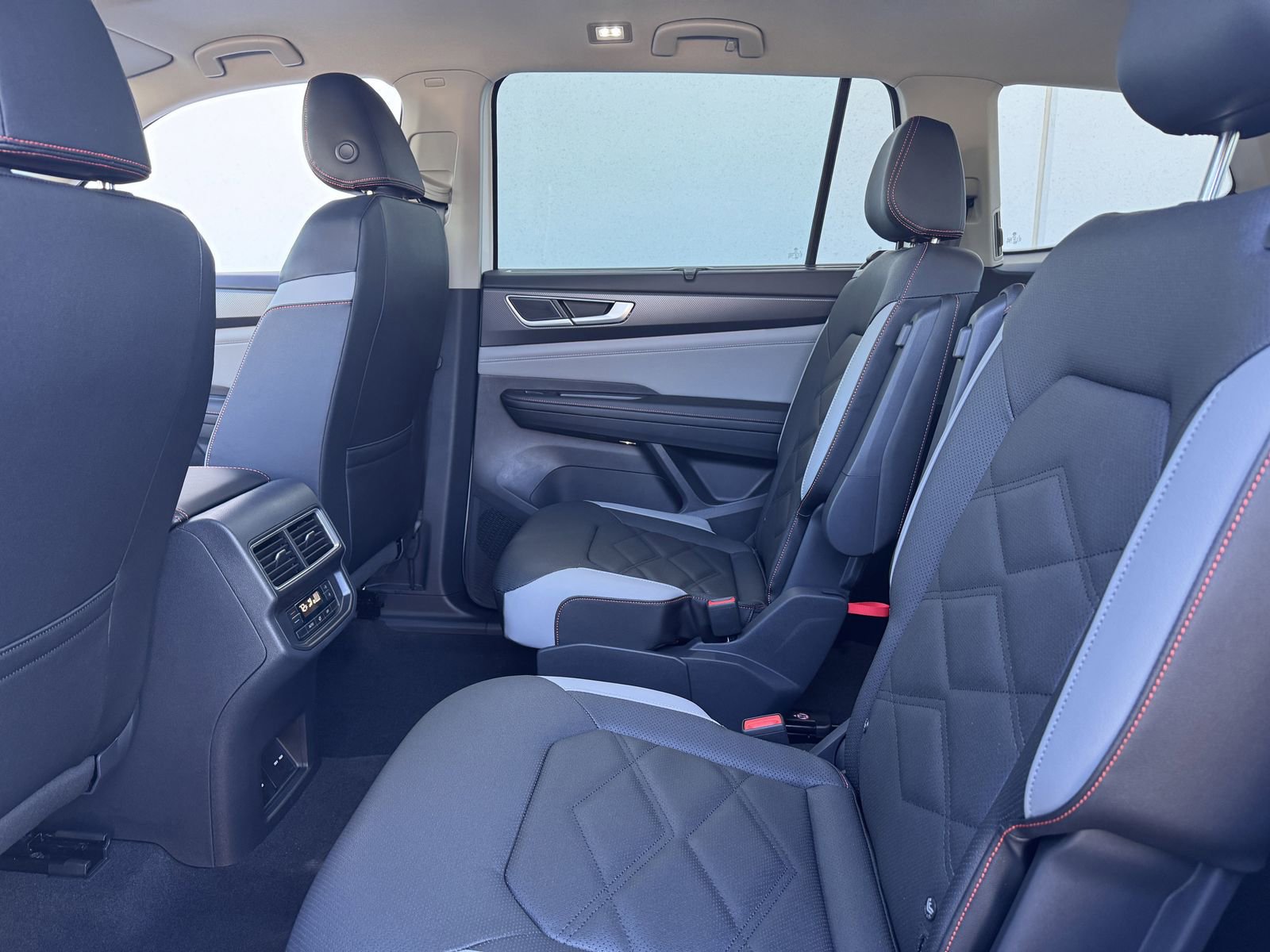 New 2026 Volkswagen Atlas Peak Edition image 26