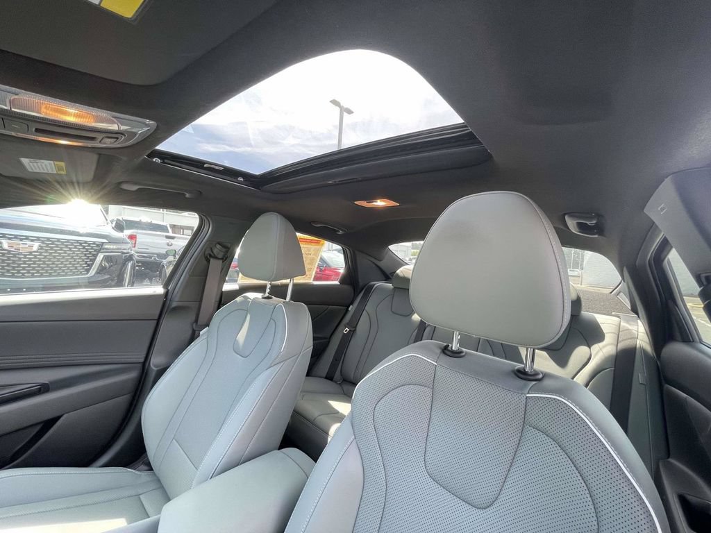 Used 2025 Hyundai Elantra Limited FWD image 22