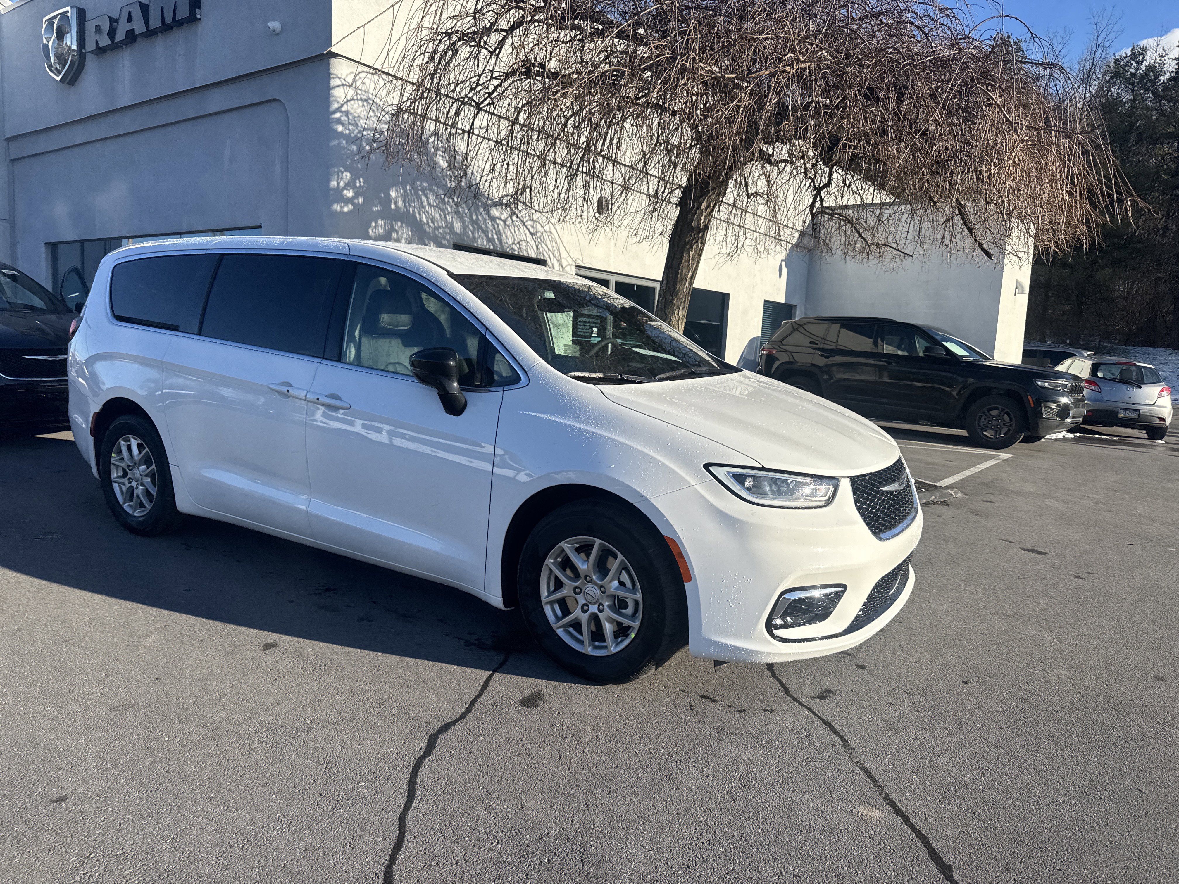 New 2026 Chrysler Pacifica Select