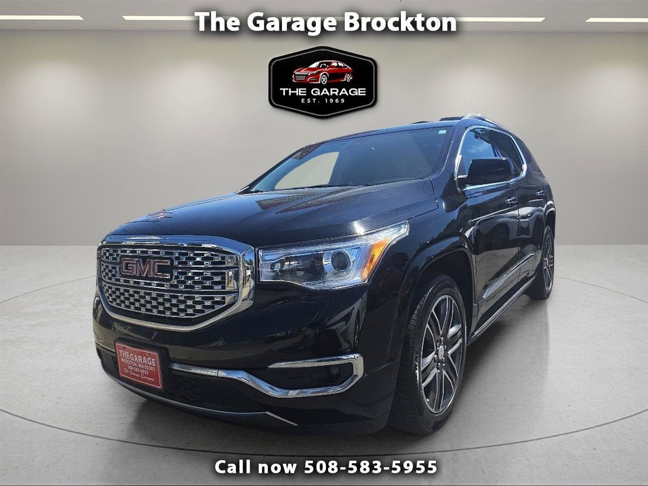 Used 2017 GMC Acadia Denali w/ Technology Package AWD/4WD image 1