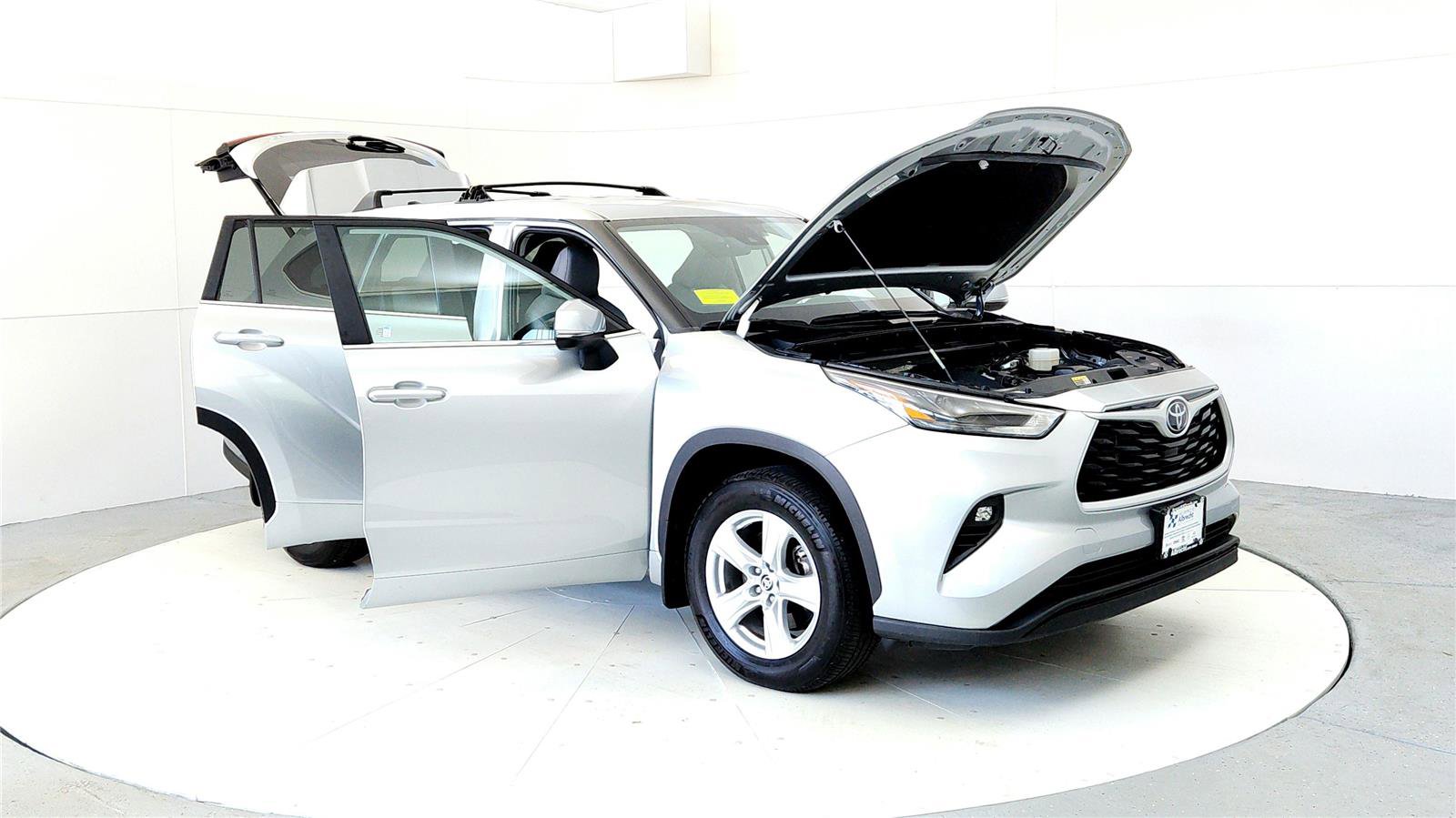 Used 2023 Toyota Highlander LE image 12