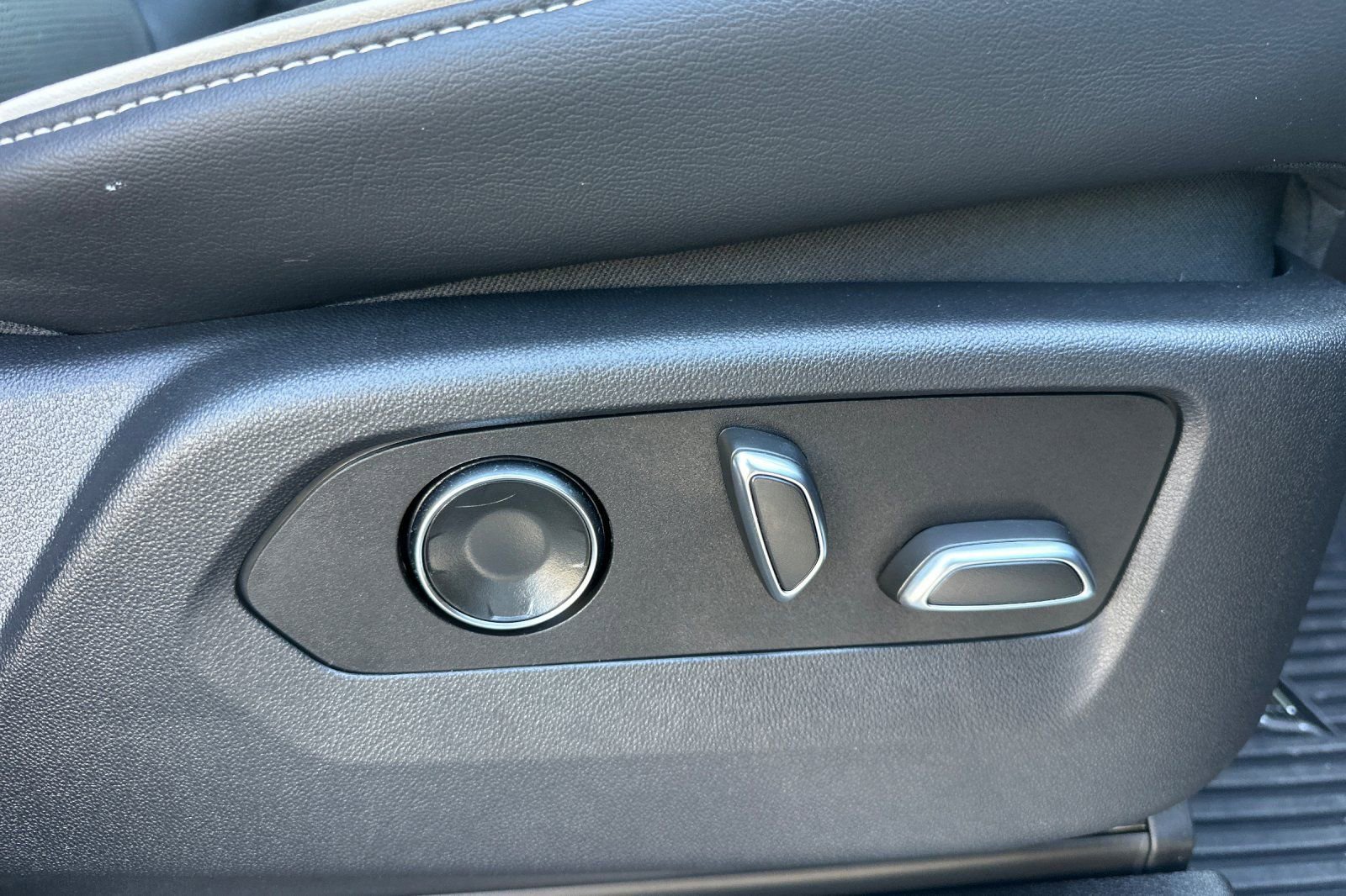 Certified 2023 Cadillac Escalade ESV Sport w/ LPO, ONYX Package image 22