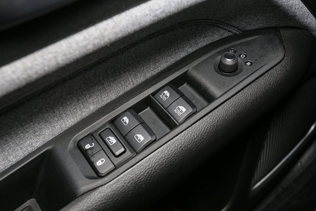 Used 2025 Jeep Compass Latitude image 34