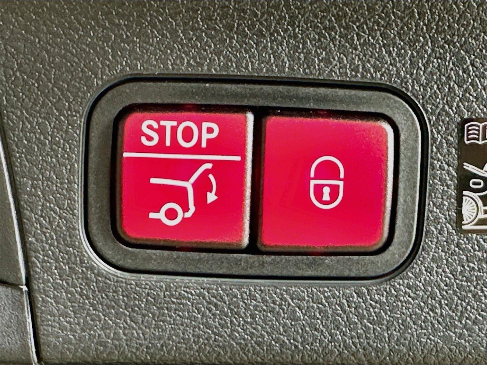 Certified 2026 Mercedes-Benz GLS 450 4MATIC image 34