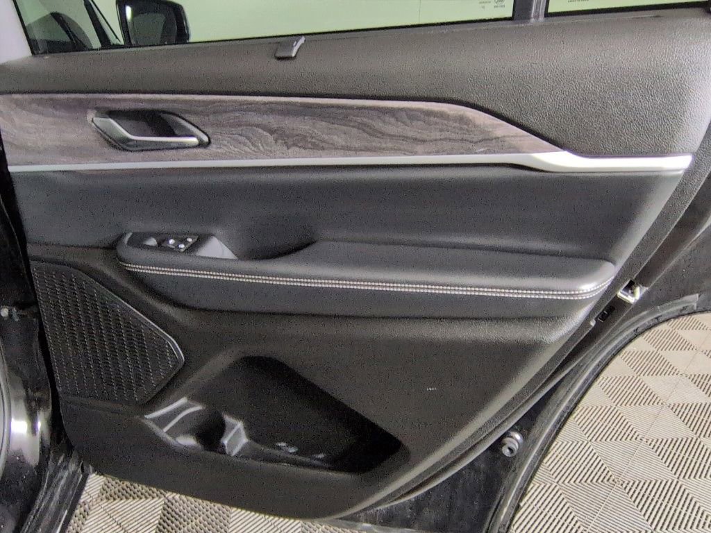 Certified 2023 Jeep Grand Cherokee L Limited w/ Luxury Tech Group II AWD/4WD image 40