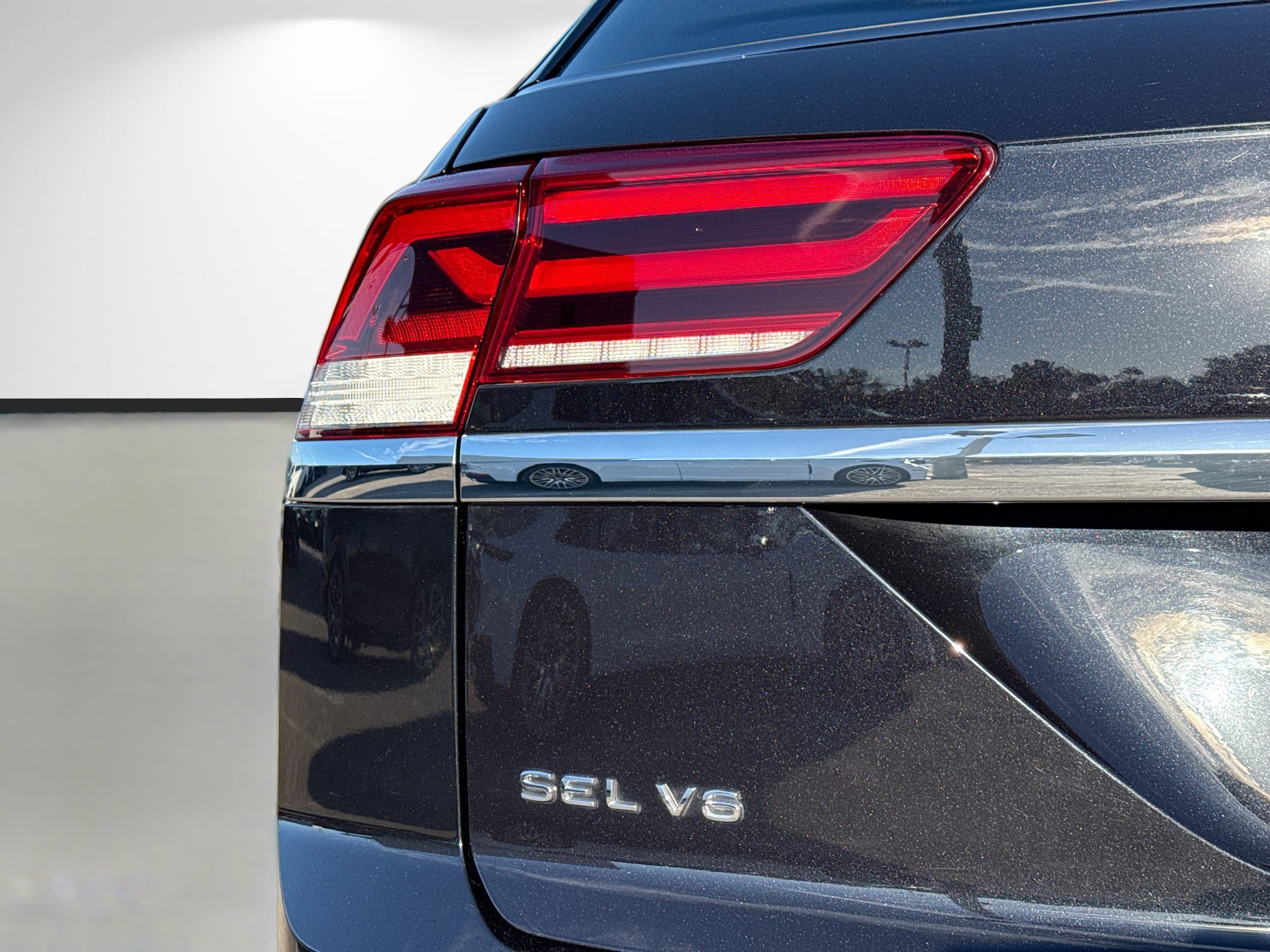 Used 2023 Volkswagen Atlas Cross Sport SEL Premium R-Line image 10