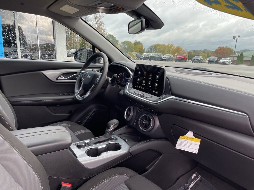 Used 2024 Chevrolet Blazer LT w/ Convenience Package image 28