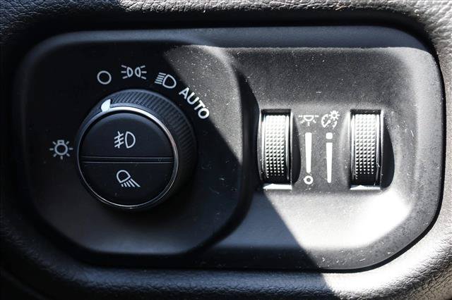 Used 2025 RAM 1500 Laramie AWD/4WD image 29