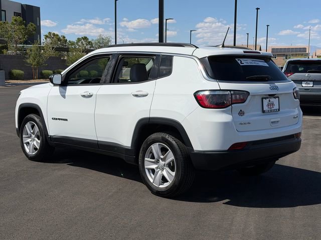 Used 2022 Jeep Compass Latitude w/ Convenience Group AWD/4WD image 3