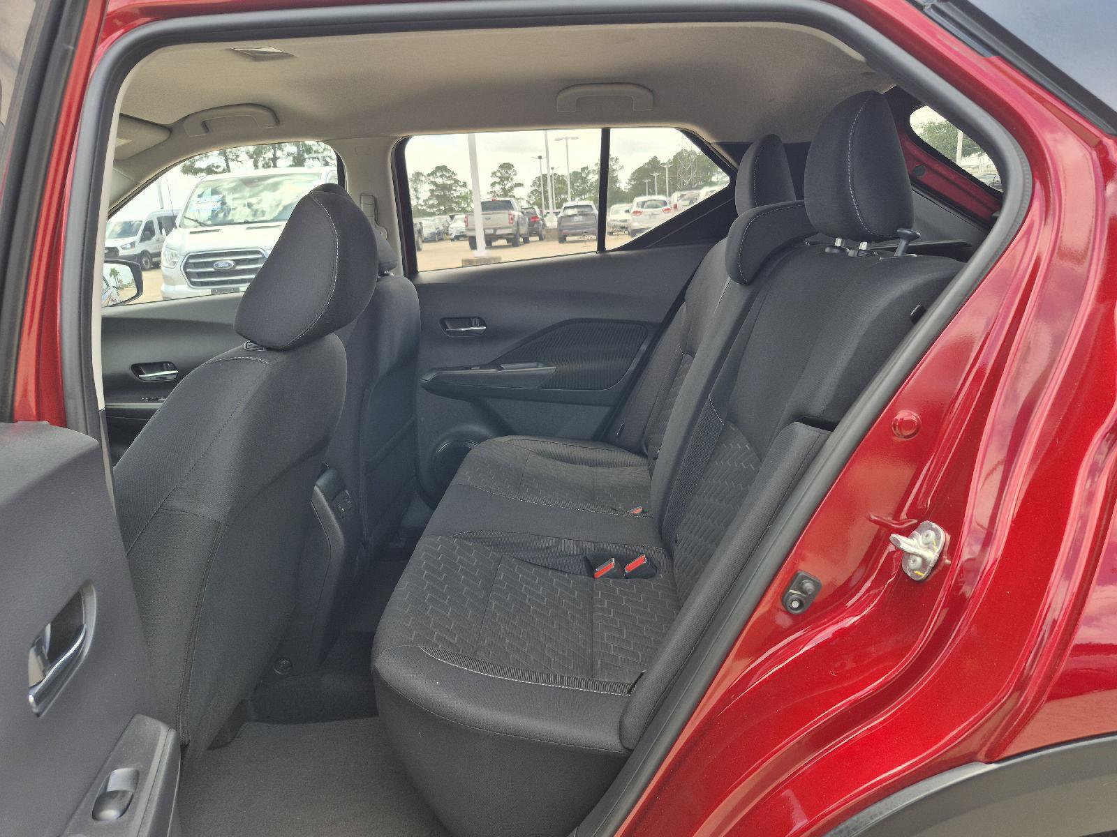 Used 2023 Nissan Kicks SV image 8