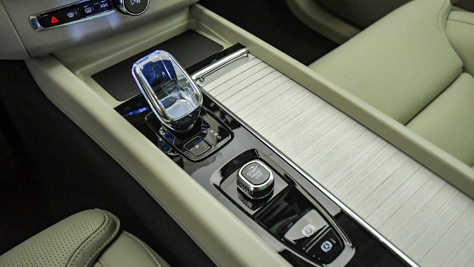New 2026 Volvo XC60 B5 Ultra w/ Protection Package Premier image 25