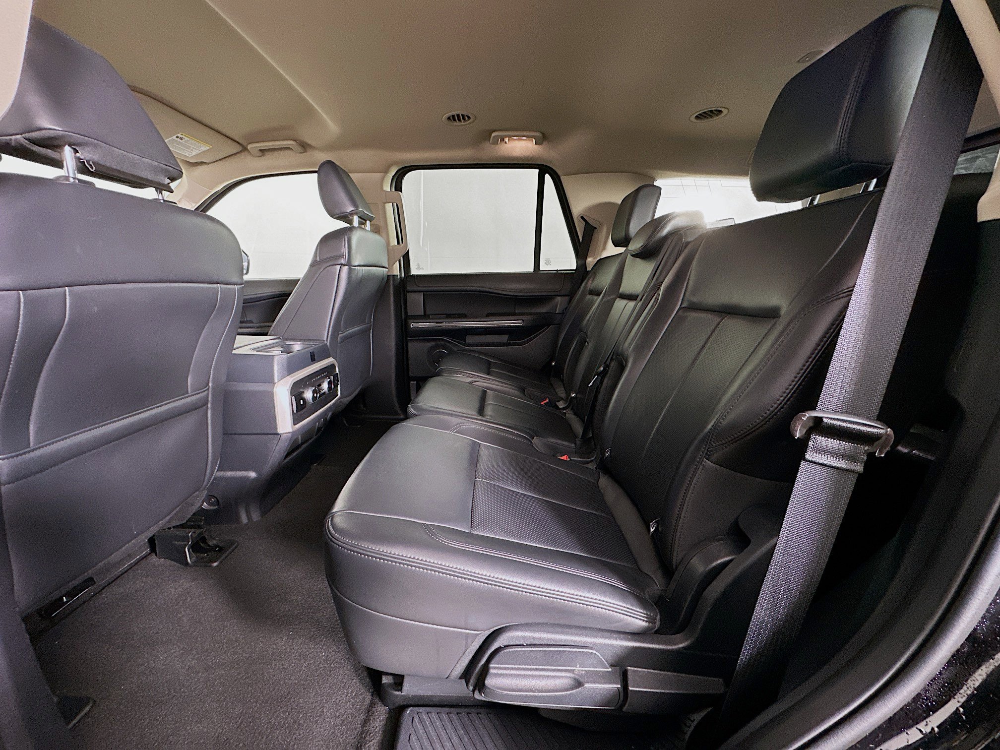 Used 2024 Ford Expedition XLT image 28