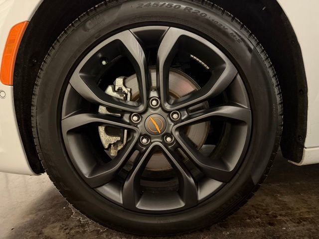 Used 2024 Chrysler Pacifica Touring-L w/ Road Tripper Package image 10