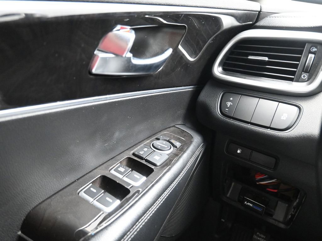 Used 2017 Kia Sorento LX w/ LX Convenience Package image 10