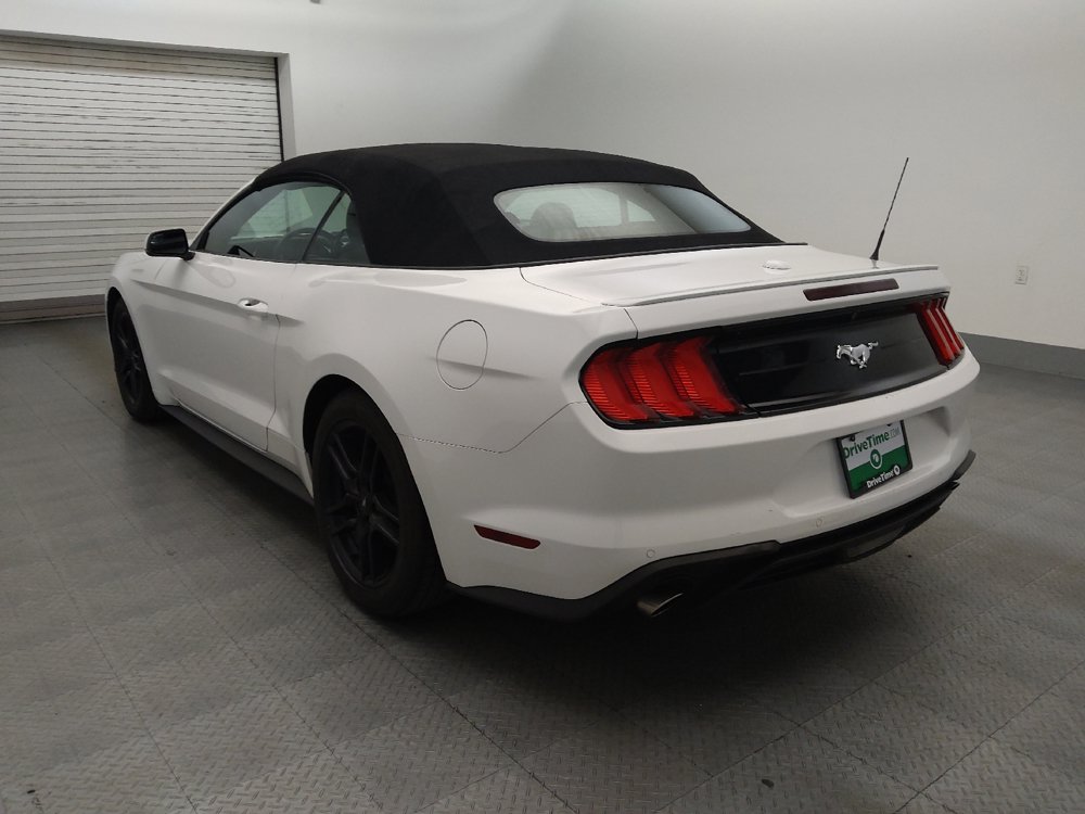 Used 2020 Ford Mustang Premium RWD image 5