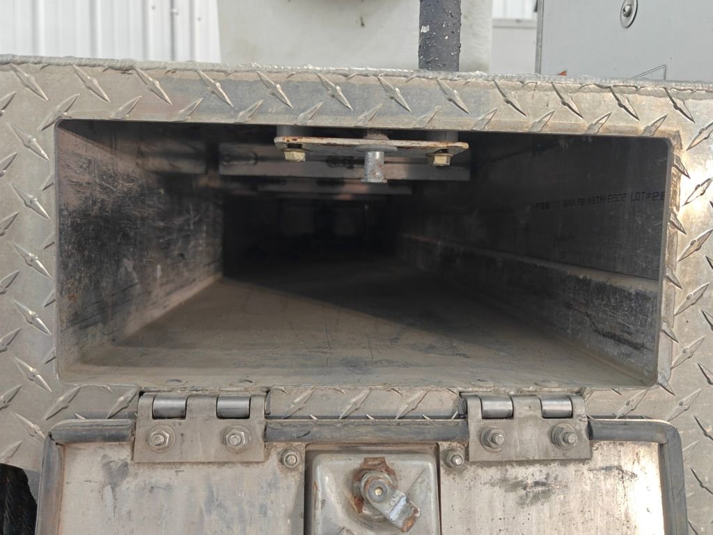 Used 2014 Ford F450 XL w/ Snow Plow Prep Package image 27