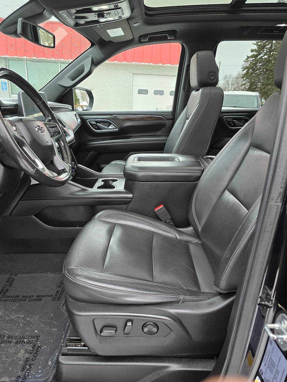 Used 2021 Chevrolet Tahoe Z71 w/ Z71 Signature Package image 3