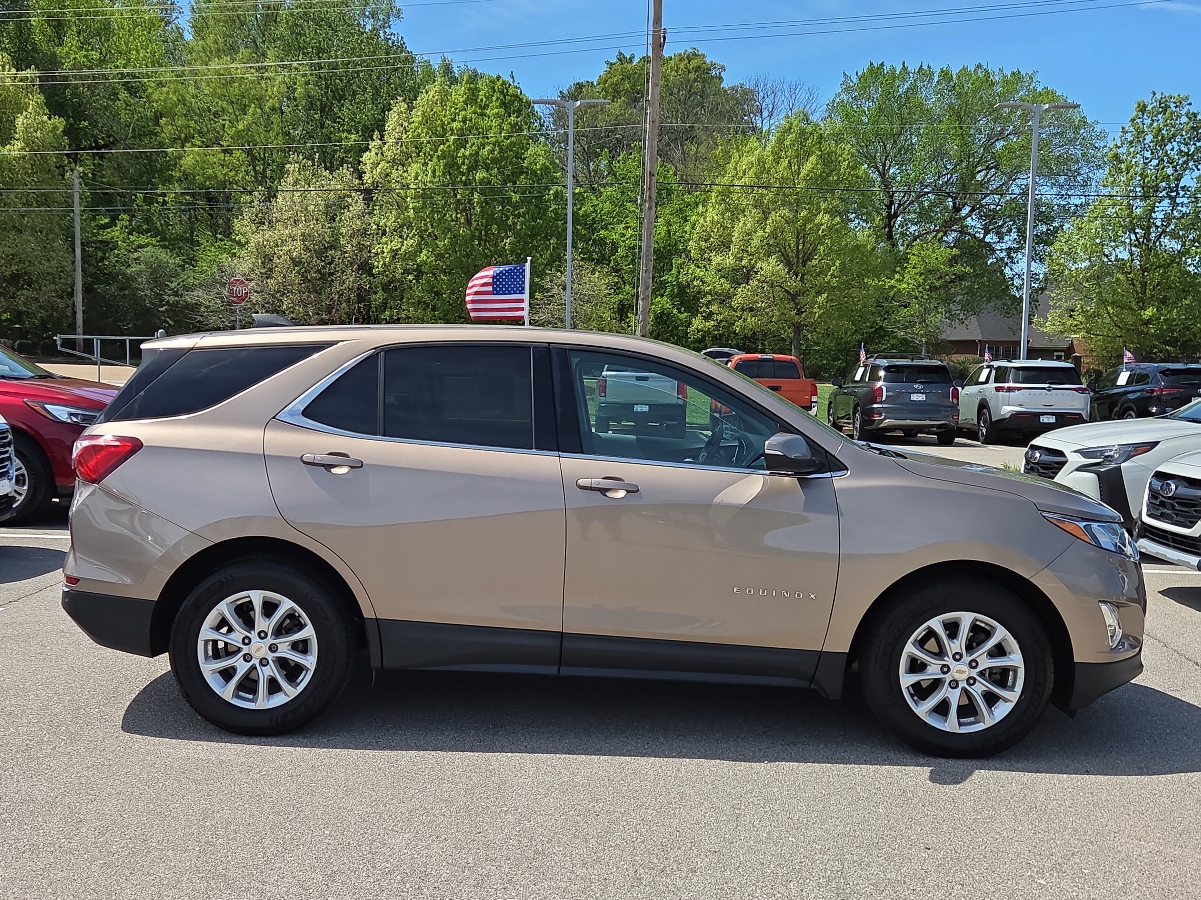 Used 2018 Chevrolet Equinox LT image 2