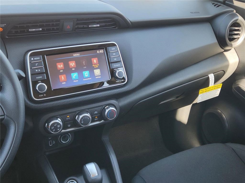 New 2025 Nissan Kicks Play S image 18