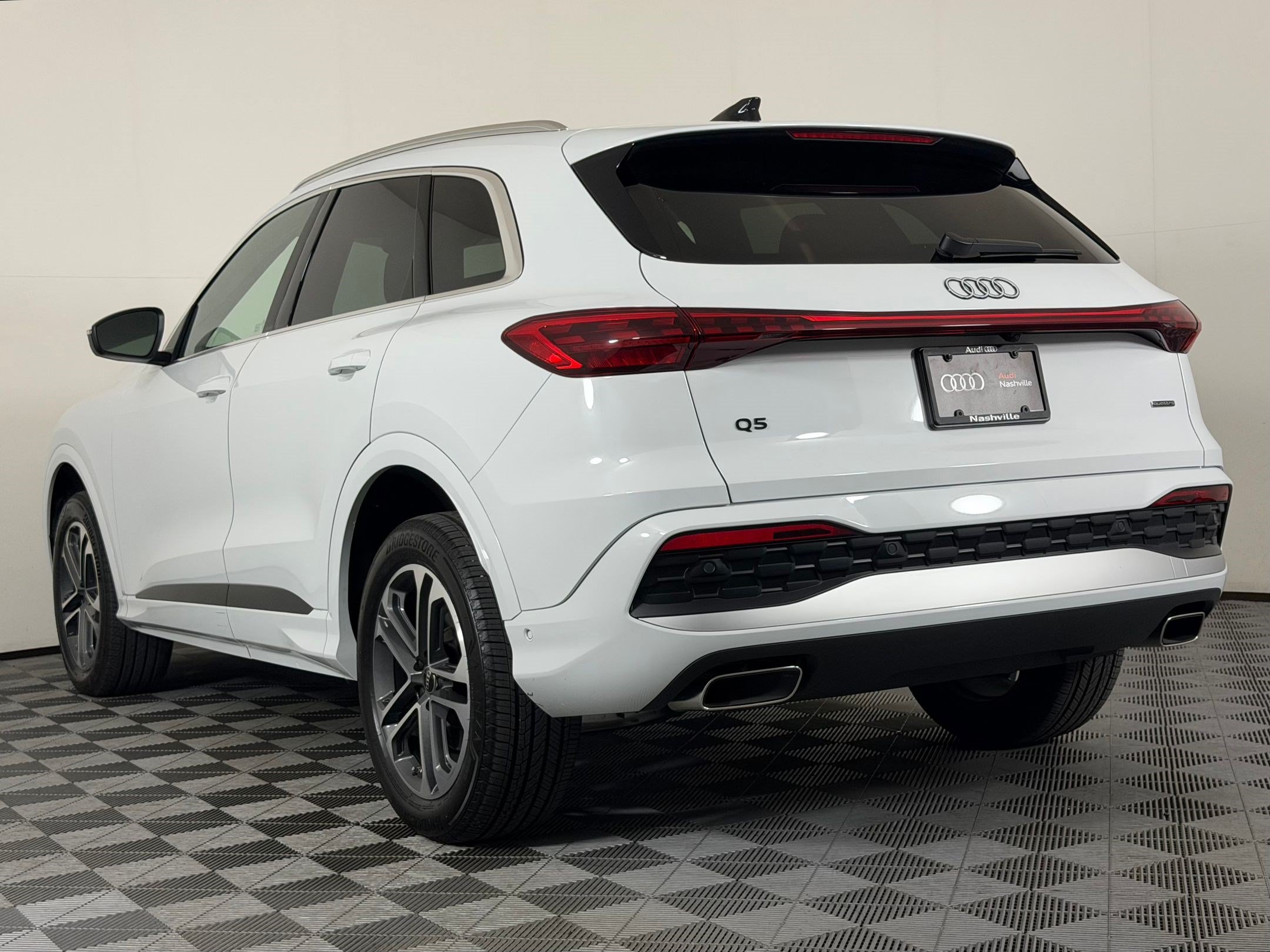 Used 2025 Audi Q5 Premium w/ Convenience Package AWD/4WD image 3