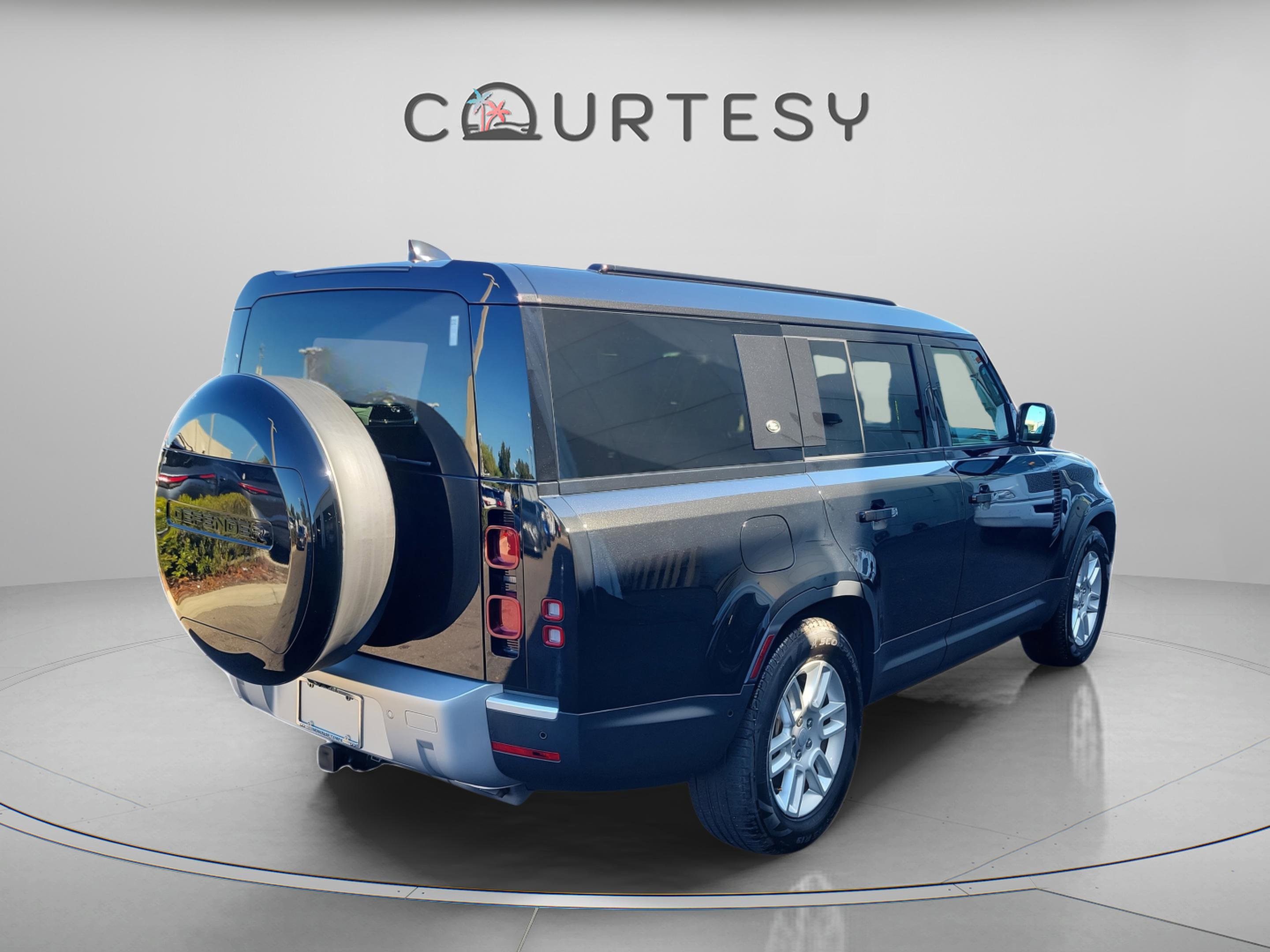 Used 2024 Land Rover Defender 130 S image 3