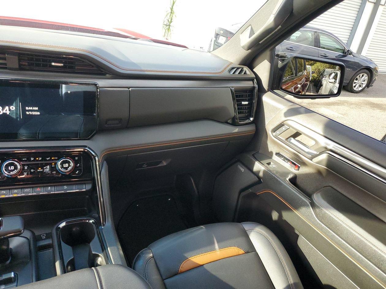 Used 2024 GMC Sierra 1500 AT4 w/ Technology Package AWD/4WD image 15