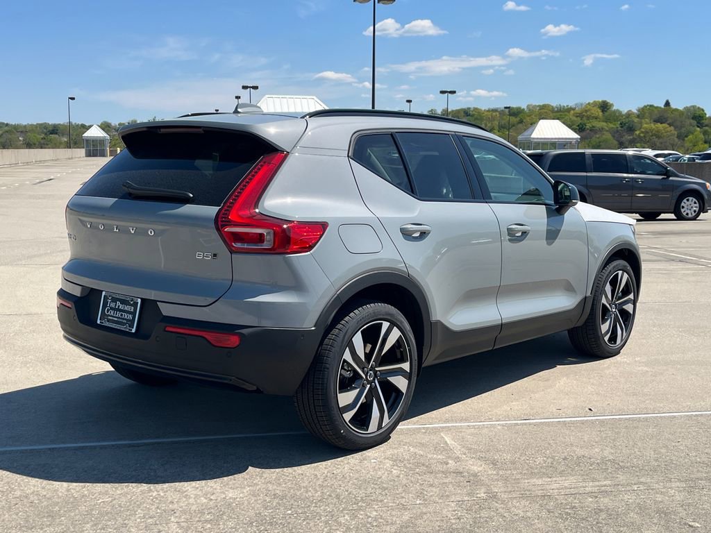 New 2026 Volvo XC40 B5 Plus w/ Climate Package AWD/4WD image 2