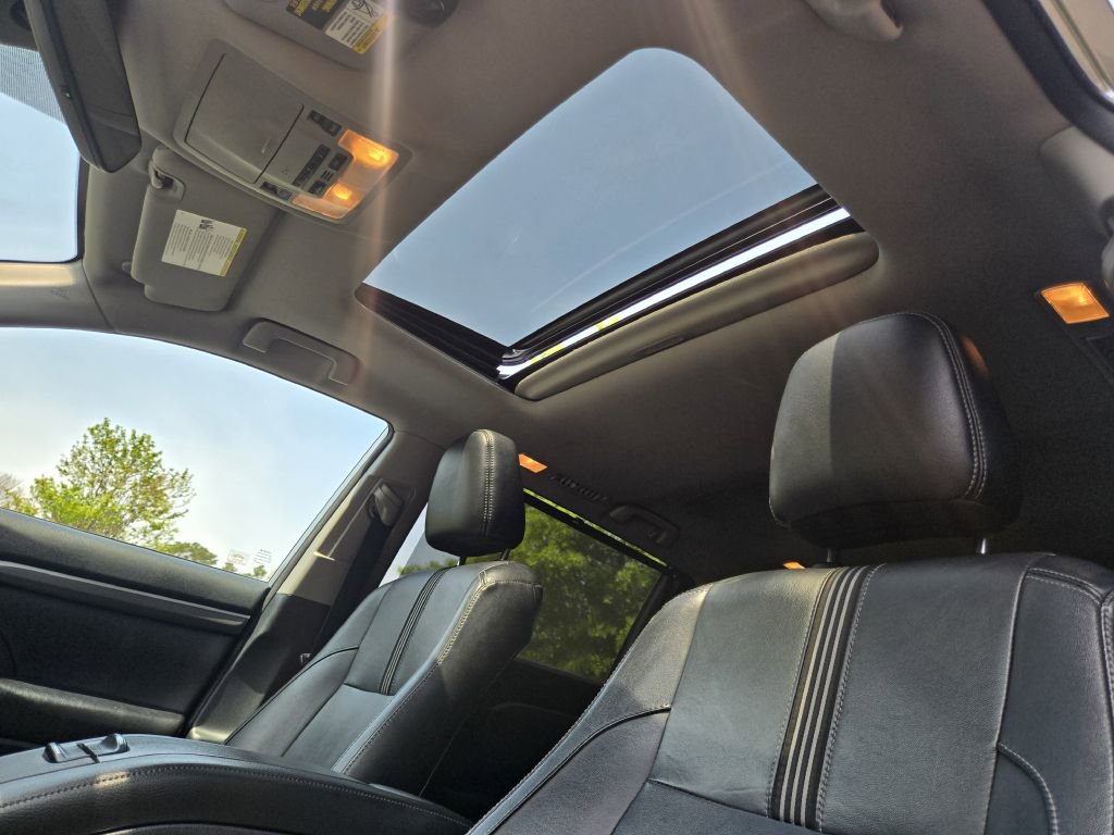 Used 2018 Toyota Highlander SE FWD image 18