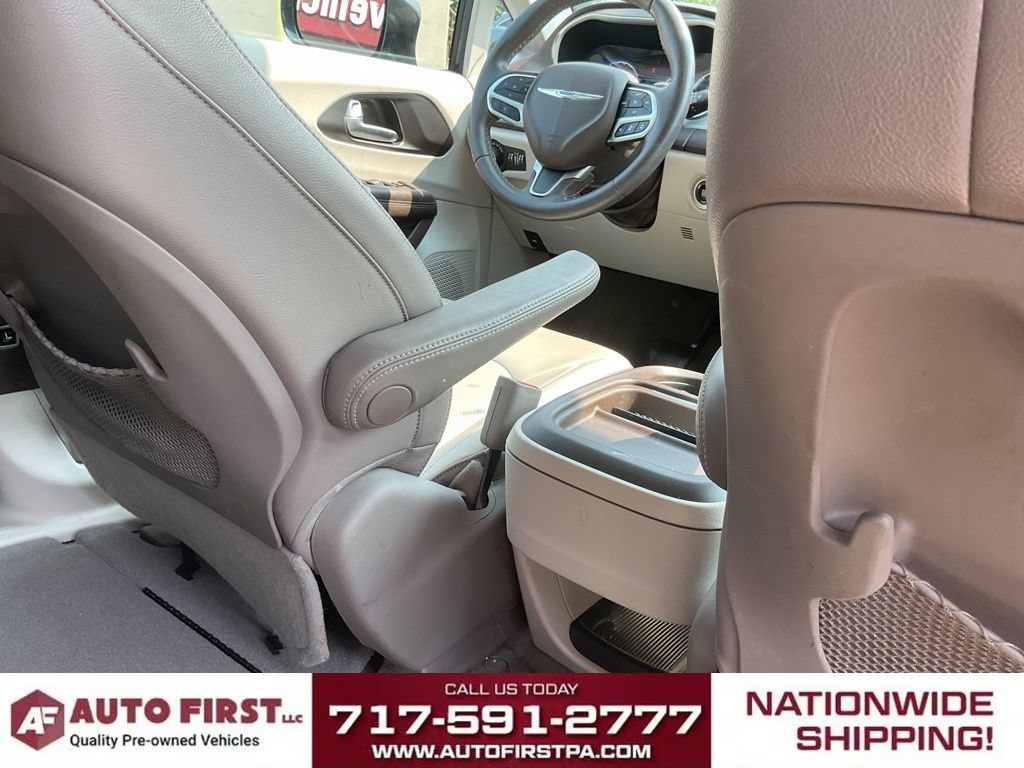Used 2018 Chrysler Pacifica Touring-L w/ Advanced Safetytec Group FWD image 17