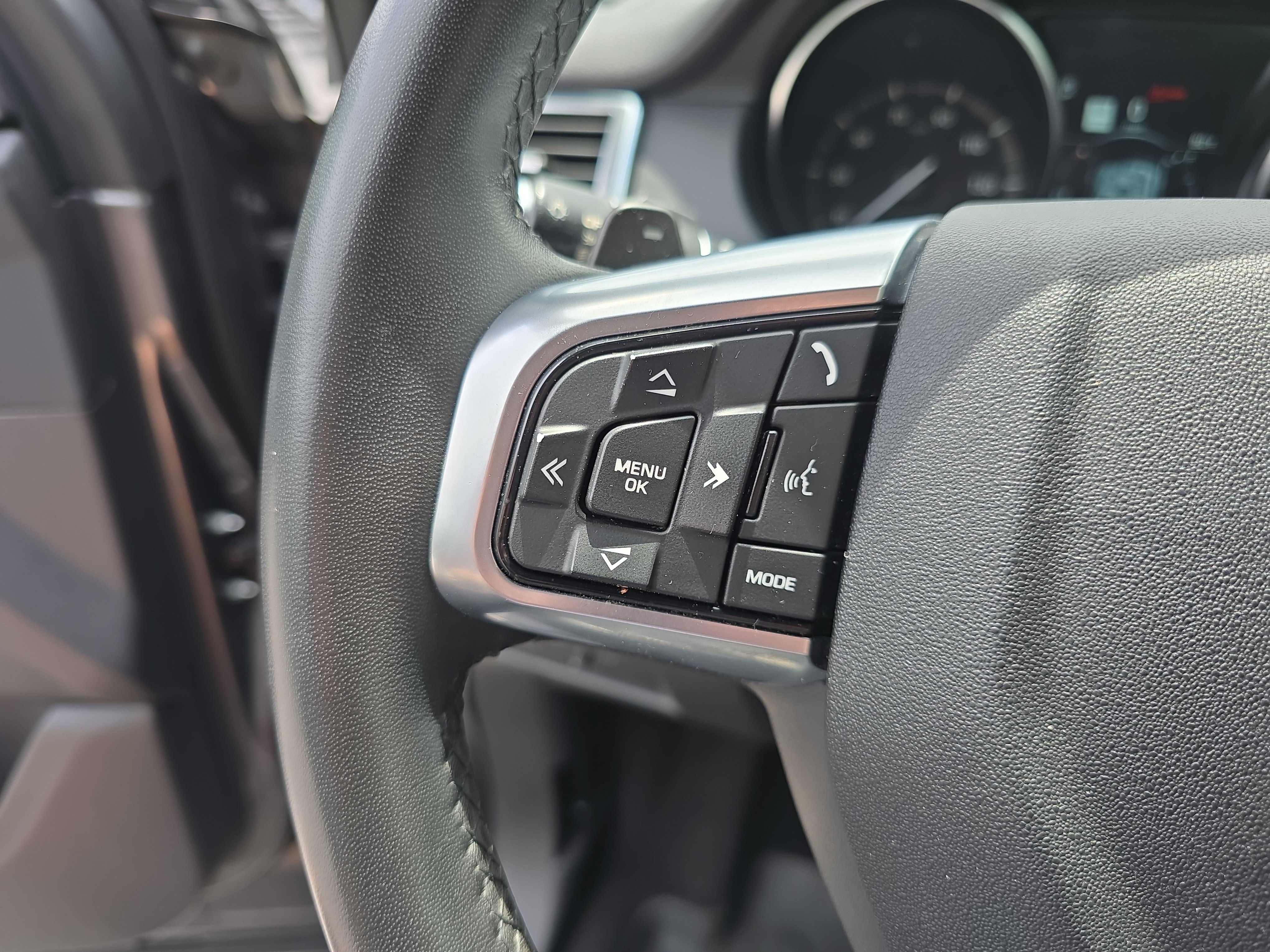 Used 2019 Land Rover Discovery Sport AWD/4WD image 17
