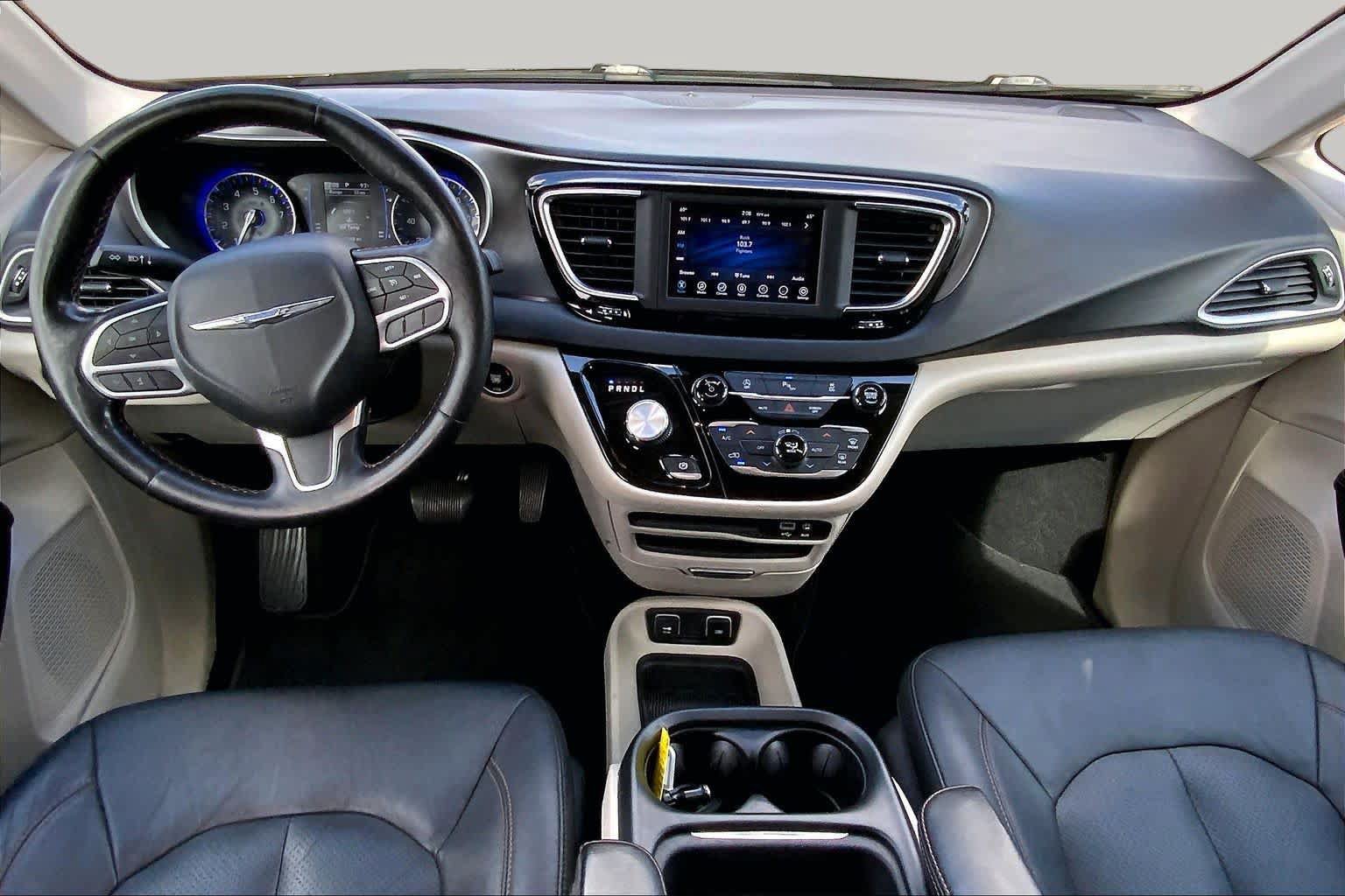 Used 2020 Chrysler Pacifica Touring-L FWD image 15