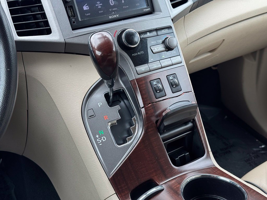 Used 2011 Toyota Venza AWD w/ Premium Pkg #2 image 16