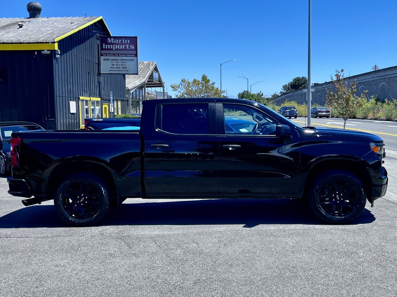 Used 2023 Chevrolet Silverado 1500 Custom w/ LPO, Dark Essentials Package RWD image 5