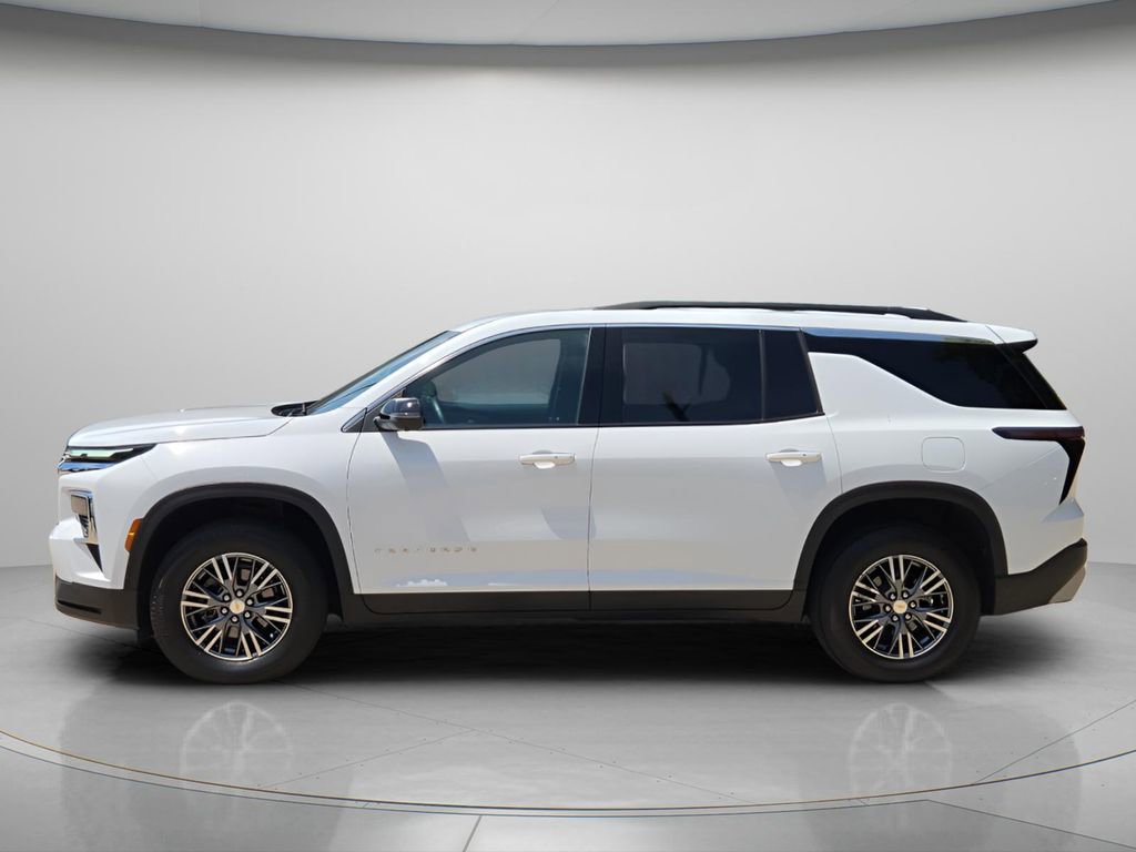 Used 2024 Chevrolet Traverse LT w/ Trailering Package FWD image 3