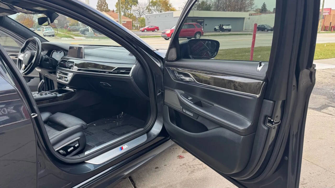 Used 2016 BMW 750i xDrive image 17