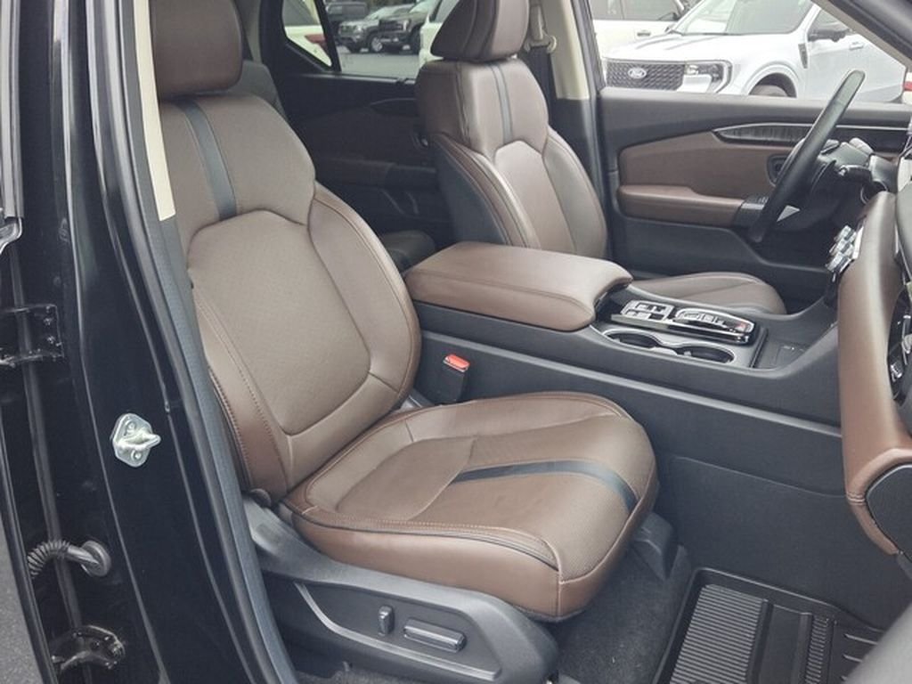 Used 2025 Honda Pilot Elite image 21