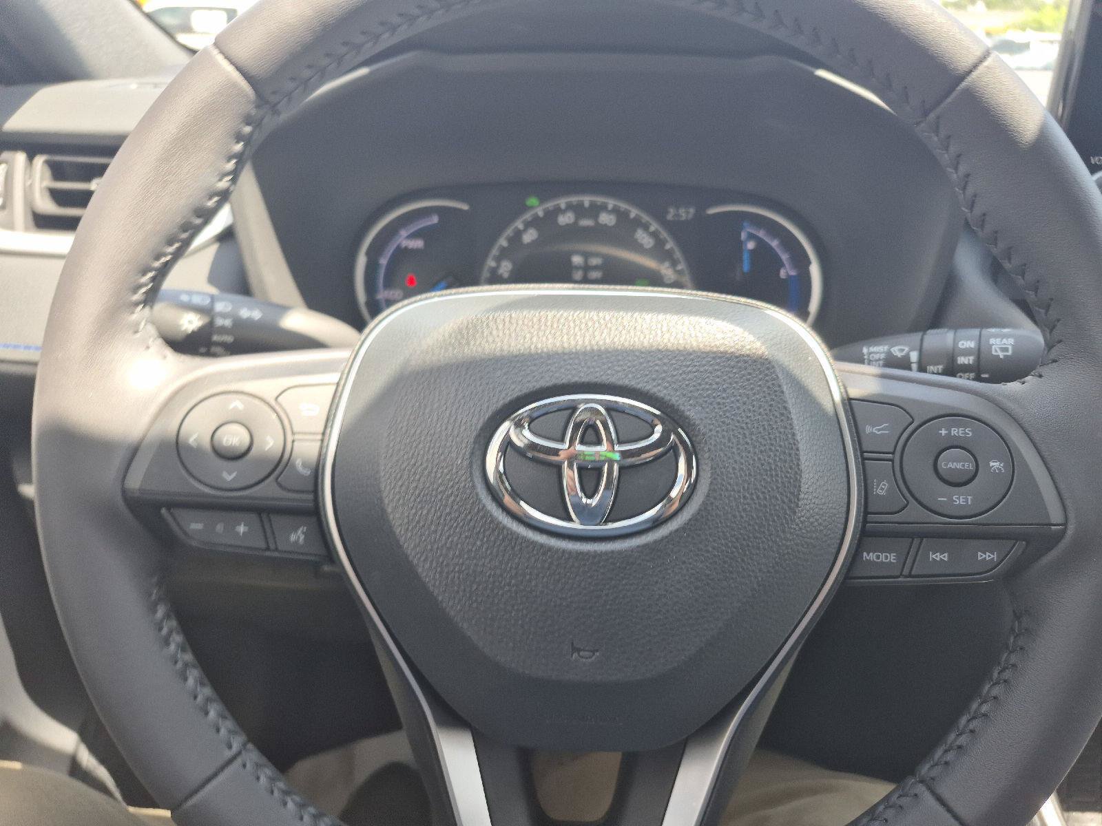 Used 2025 Toyota RAV4 XSE AWD/4WD image 7