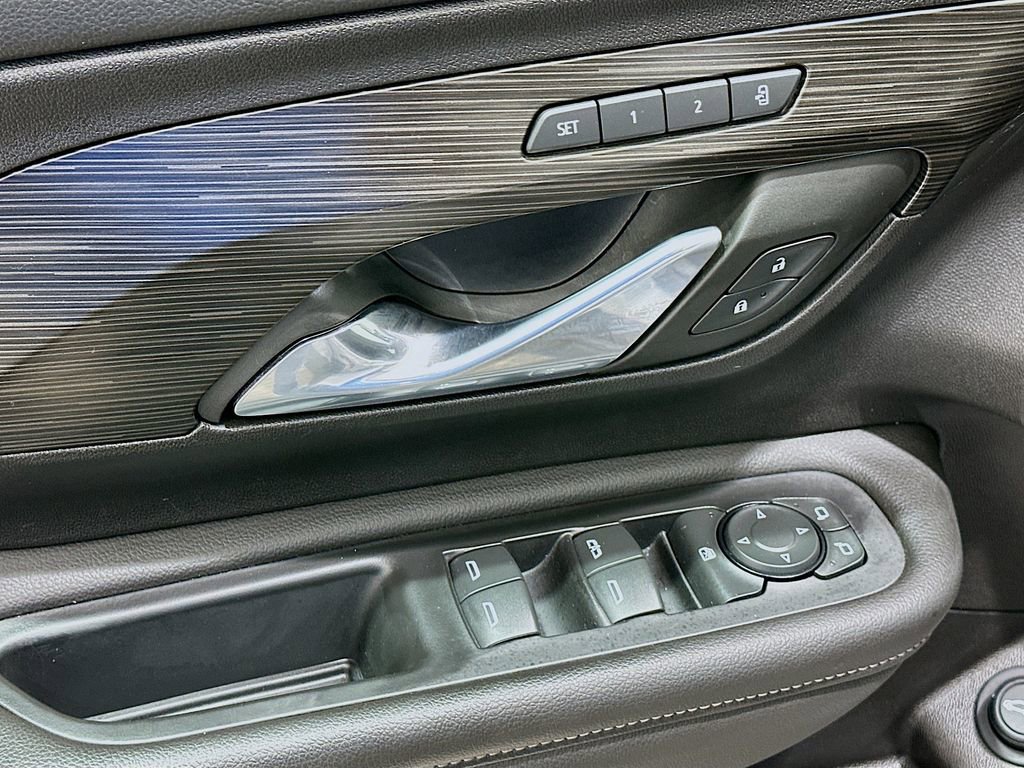 Used 2024 GMC Terrain SLT image 18