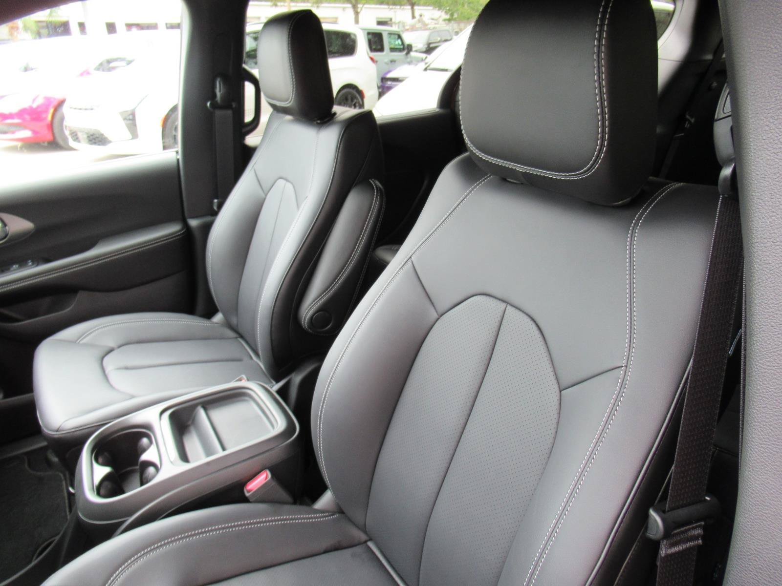 New 2027 Chrysler Pacifica LX FWD image 17