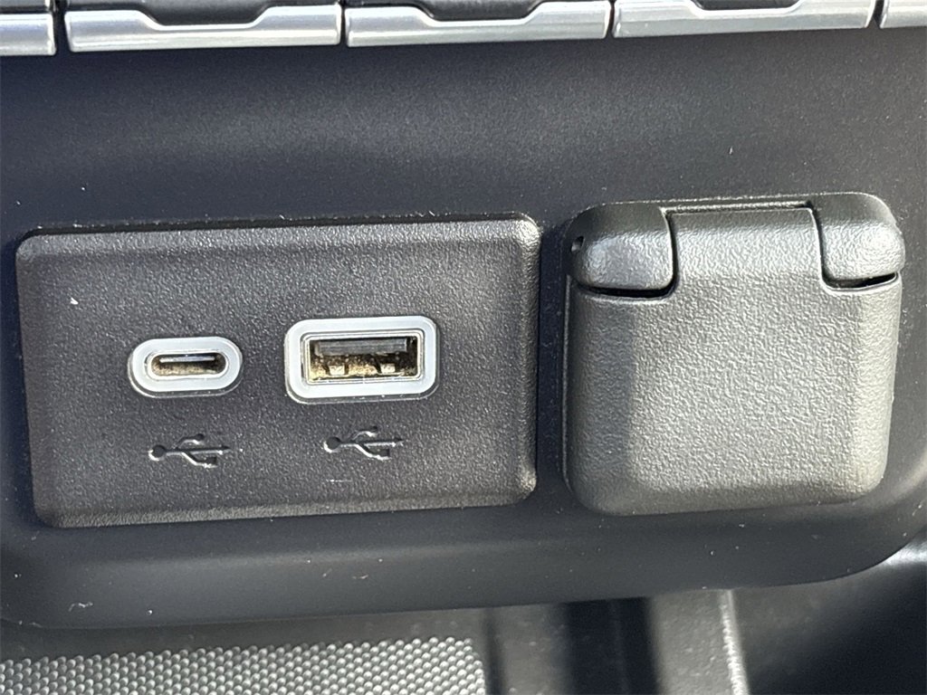 Used 2023 GMC Sierra 3500 Denali w/ Denali Ultimate Package image 26