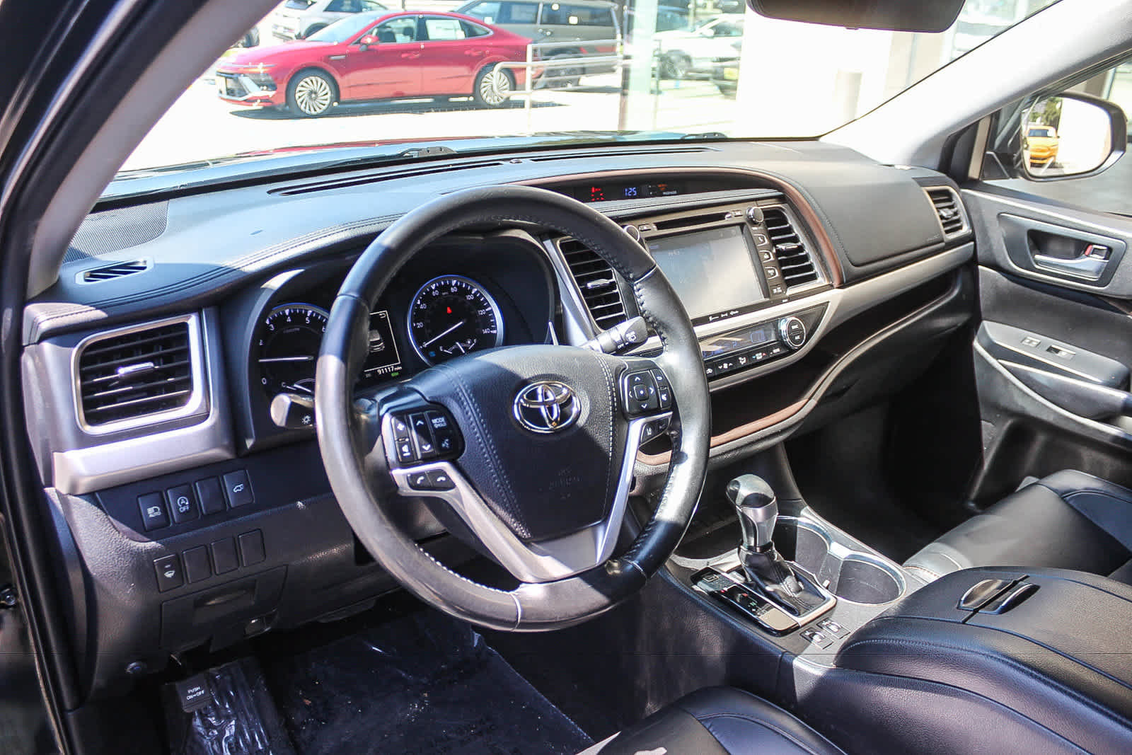 Used 2019 Toyota Highlander XLE FWD image 22