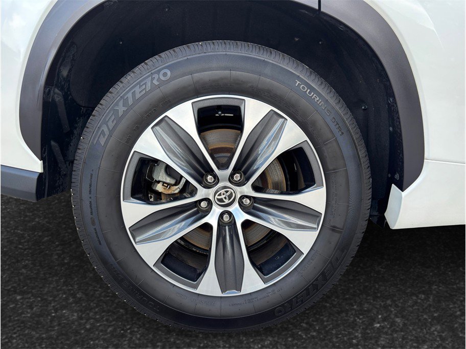 Used 2020 Toyota Highlander XLE FWD image 14