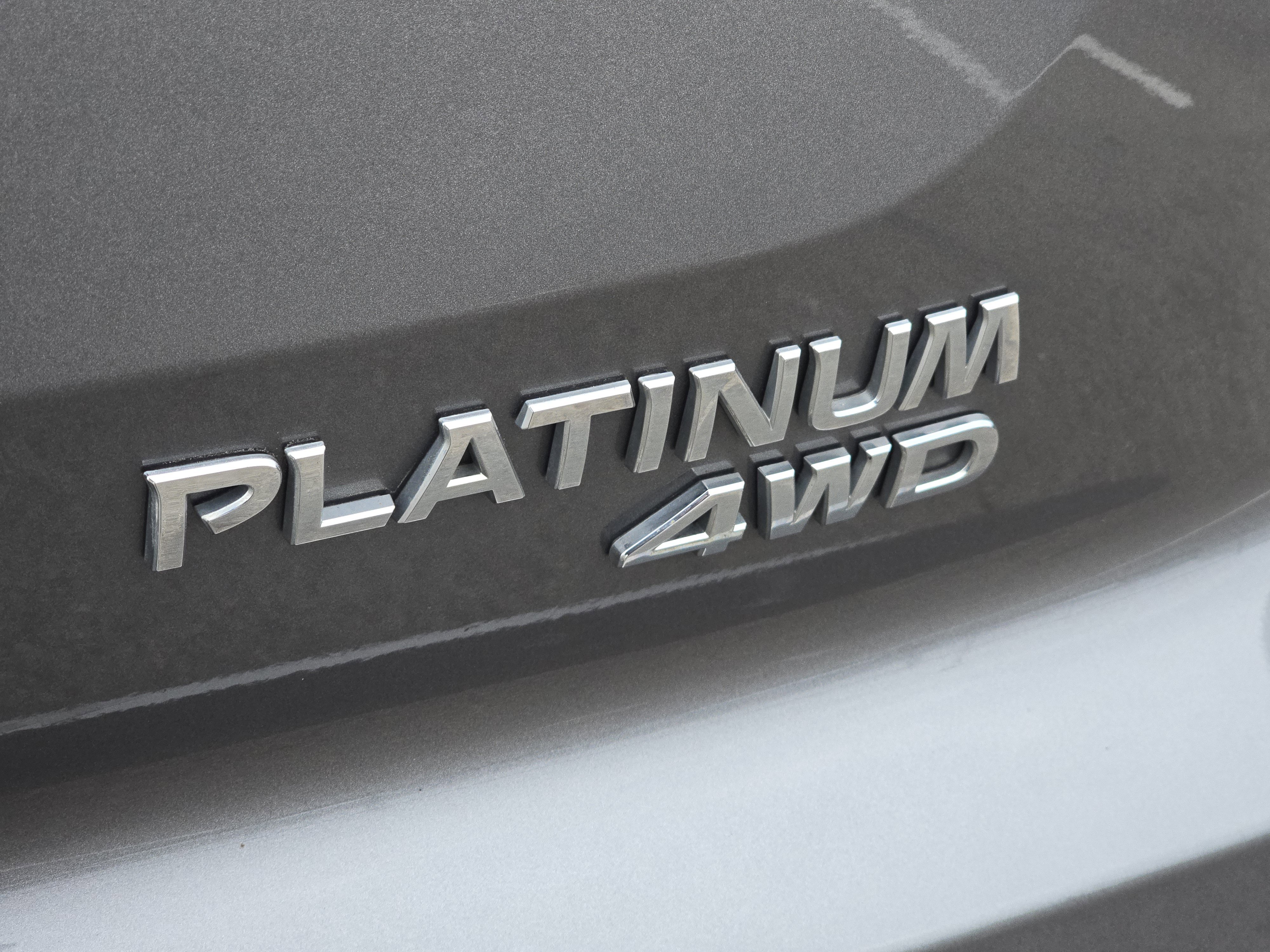 Used 2024 Nissan Pathfinder Platinum image 11