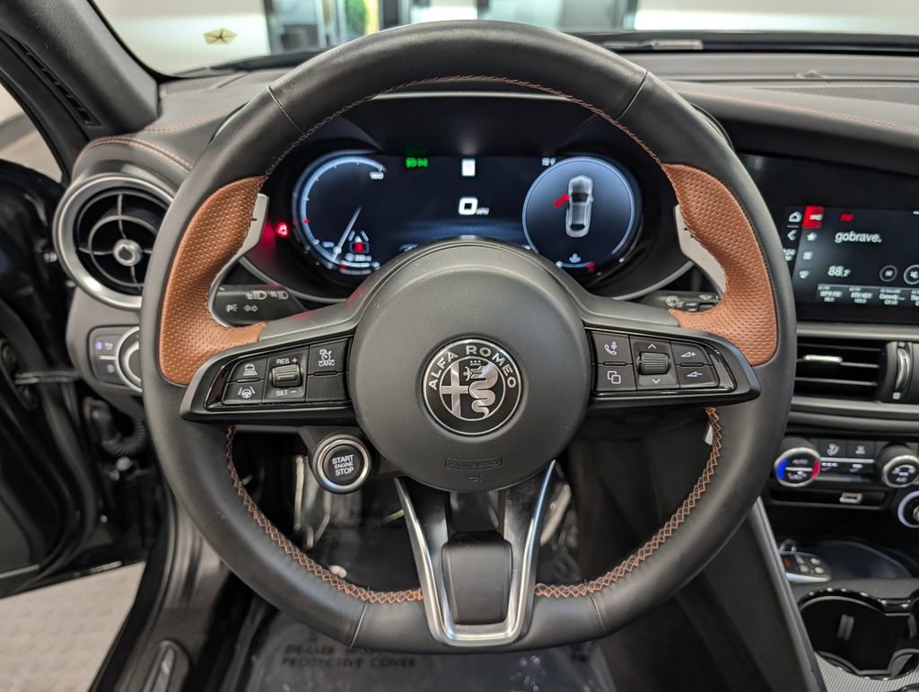Used 2025 Alfa Romeo Giulia AWD w/ Driving Assist Package image 20