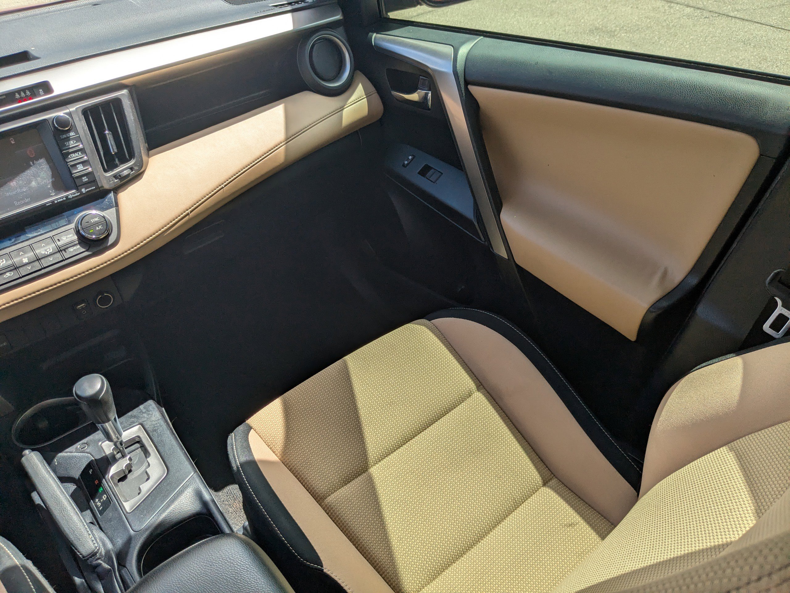 Used 2017 Toyota RAV4 XLE image 21